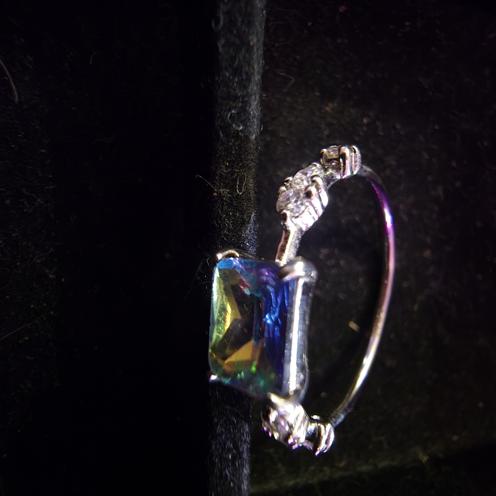 Elegant Sterling Silver Ring with Multicolor Gemstone